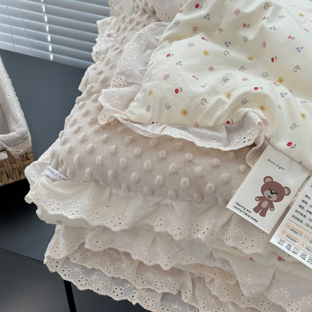 91家纺网 家纺一手货源 找家纺 佰织鑫家居 2025秋冬加厚纯棉全棉法式豆豆被被子被芯 小花