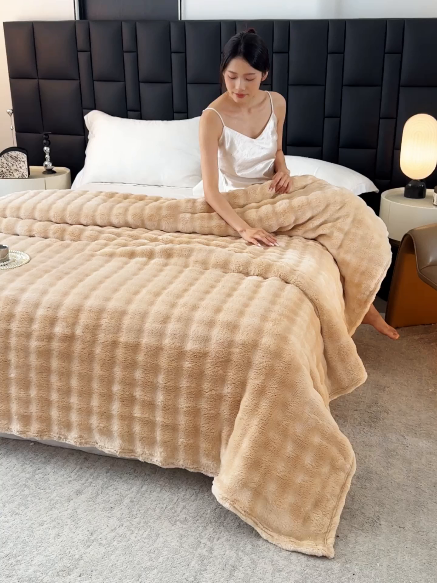 91家纺网 家纺一手货源 找家纺 安琪家纺 2025新款300G炫彩水墨画仿兔毛绒大泡泡绒印花法兰绒毛毯大理石纹休闲毯沙发盖毯跨境外贸出口专供 泡泡纯色-驼色