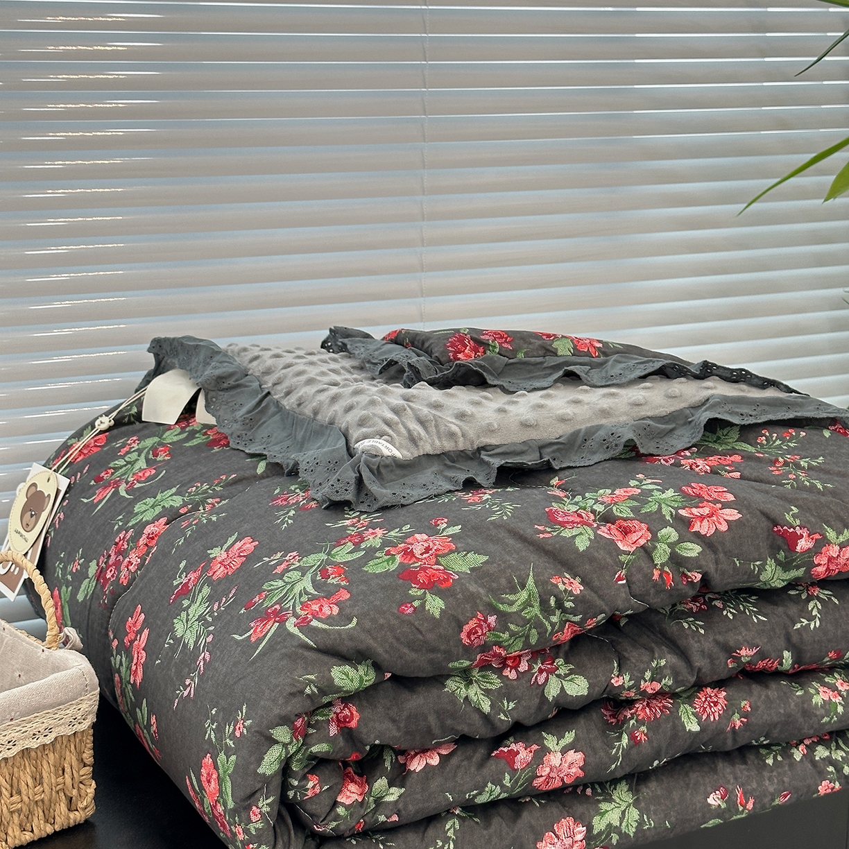 91家纺网 家纺一手货源 找家纺 佰织鑫家居 2025秋冬加厚纯棉全棉法式豆豆被被子被芯 小美