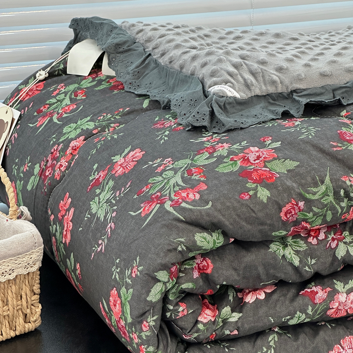 91家纺网 家纺一手货源 找家纺 佰织鑫家居 2025秋冬加厚纯棉全棉法式豆豆被被子被芯 小美