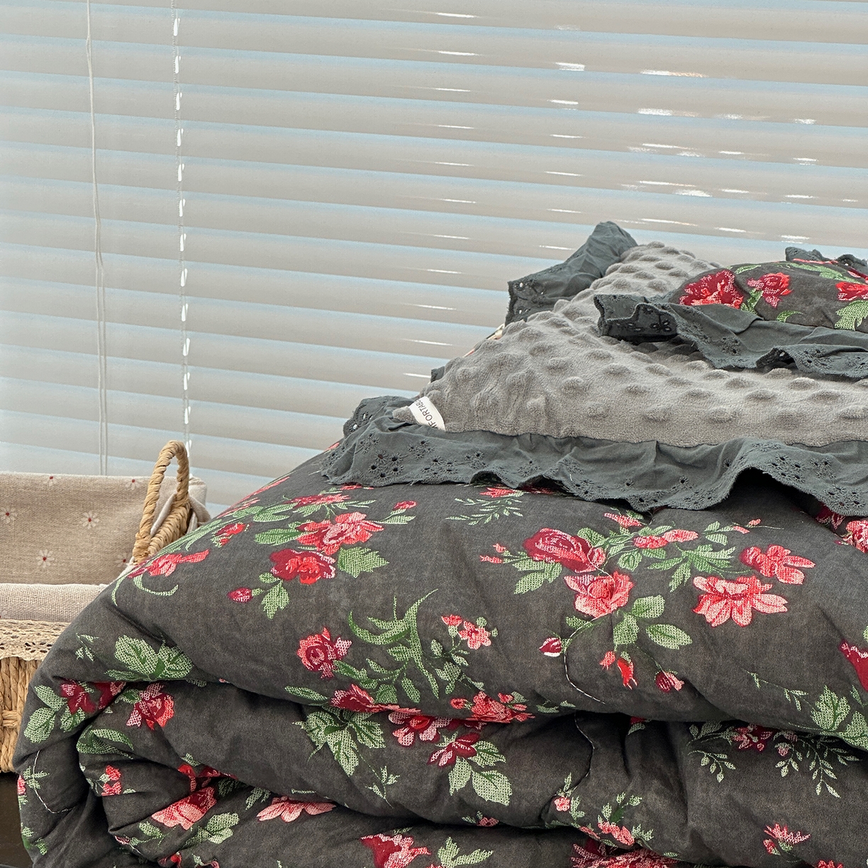 91家纺网 家纺一手货源 找家纺 佰织鑫家居 2025秋冬加厚纯棉全棉法式豆豆被被子被芯 小美