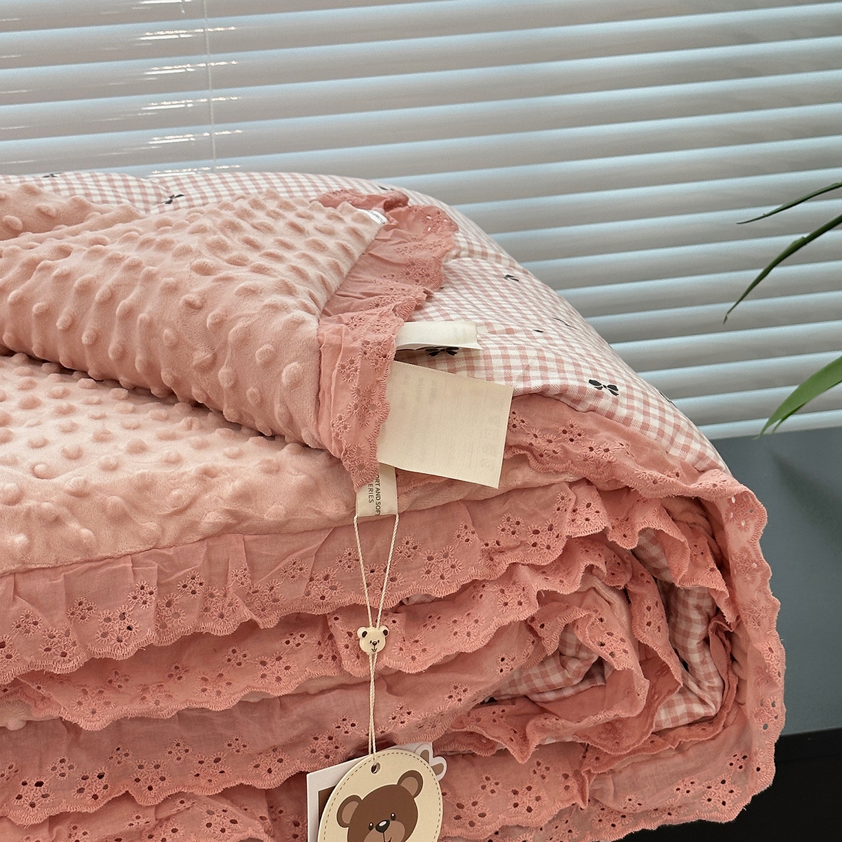 91家纺网 家纺一手货源 找家纺 佰织鑫家居 2025秋冬加厚纯棉全棉法式豆豆被被子被芯 小甜心