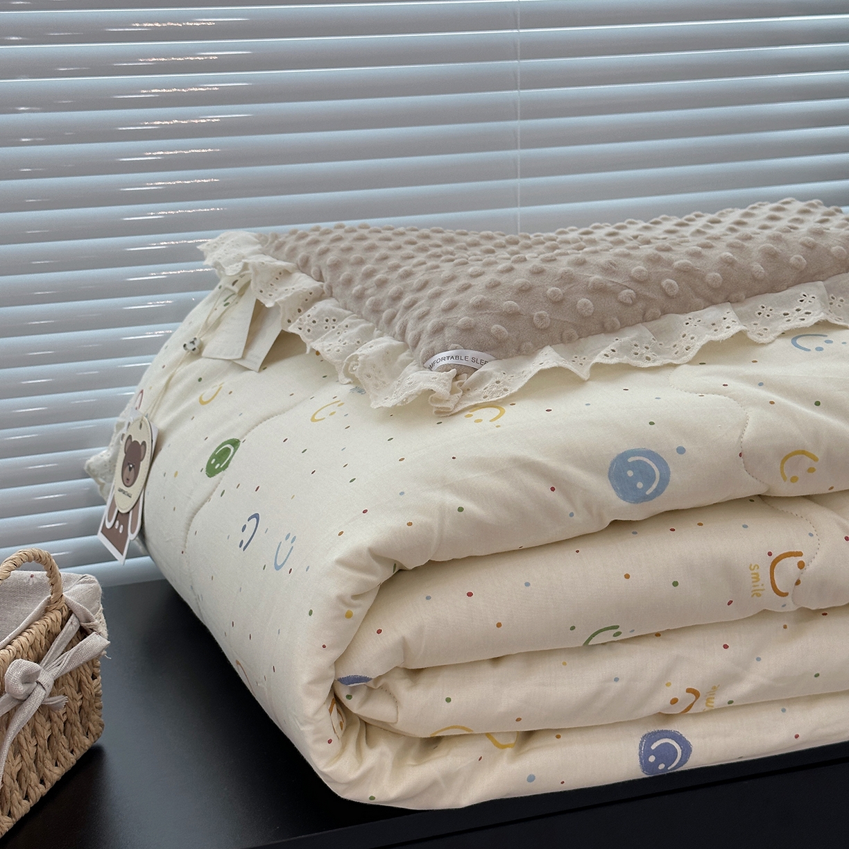 91家纺网 家纺一手货源 找家纺 佰织鑫家居 2025秋冬加厚纯棉全棉法式豆豆被被子被芯 笑脸