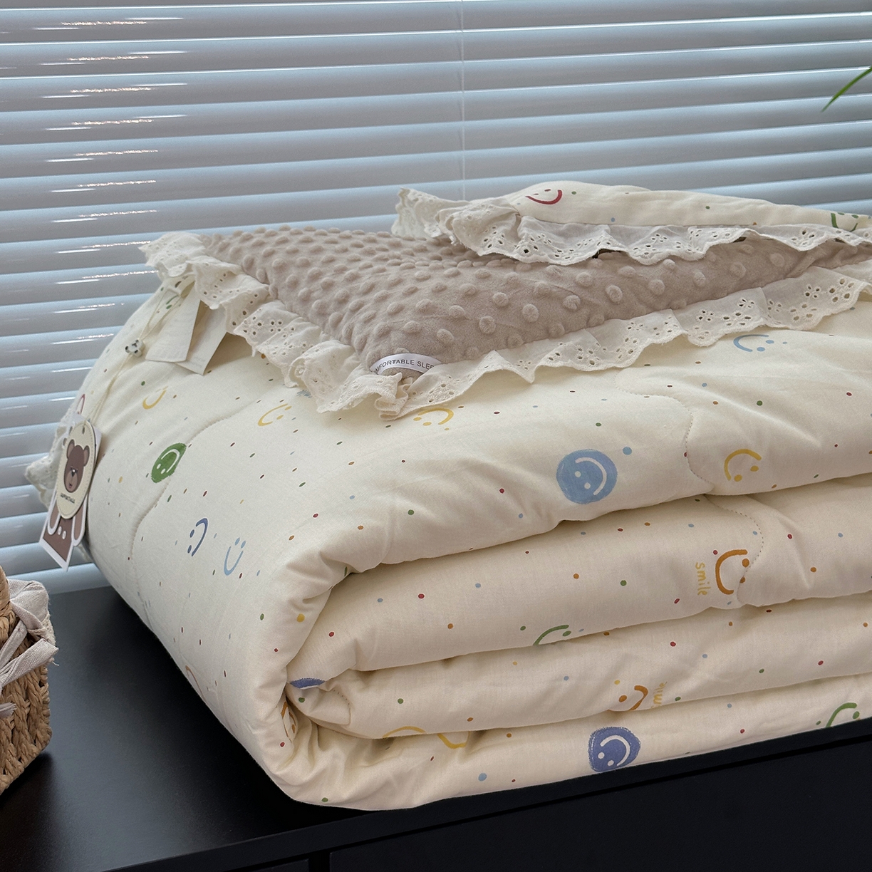 91家纺网 家纺一手货源 找家纺 佰织鑫家居 2025秋冬加厚纯棉全棉法式豆豆被被子被芯 笑脸