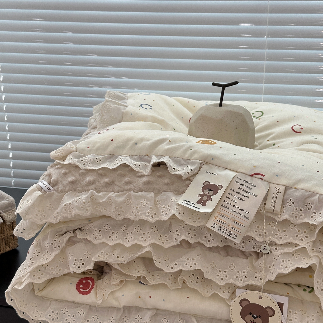 91家纺网 家纺一手货源 找家纺 佰织鑫家居 2025秋冬加厚纯棉全棉法式豆豆被被子被芯 笑脸