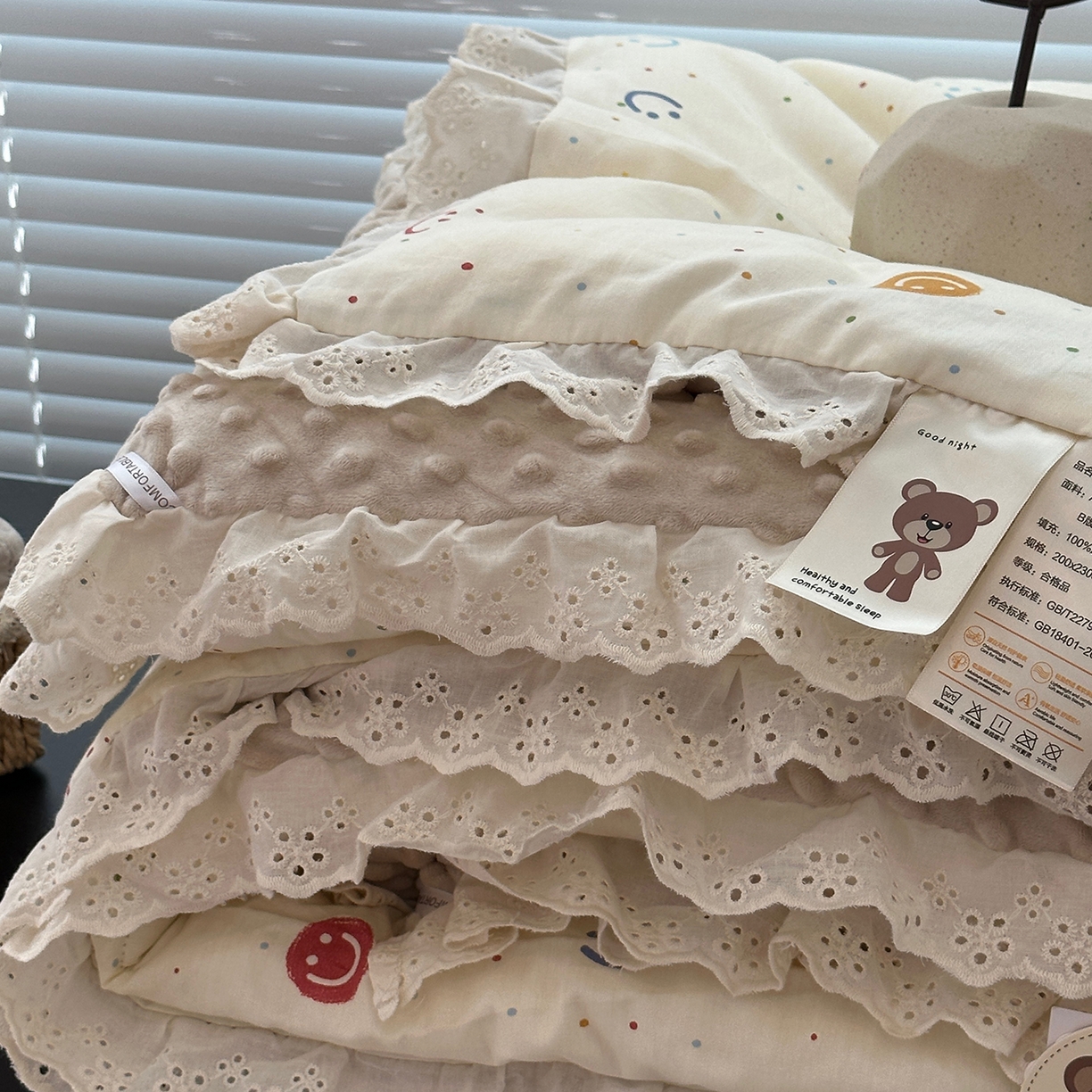 91家纺网 家纺一手货源 找家纺 佰织鑫家居 2025秋冬加厚纯棉全棉法式豆豆被被子被芯 笑脸