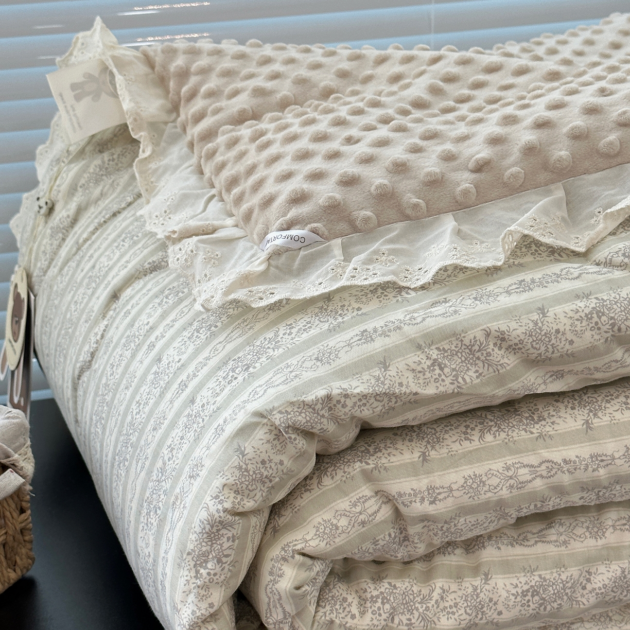 91家纺网 家纺一手货源 找家纺 佰织鑫家居 2025秋冬加厚纯棉全棉法式豆豆被被子被芯 伊甸园