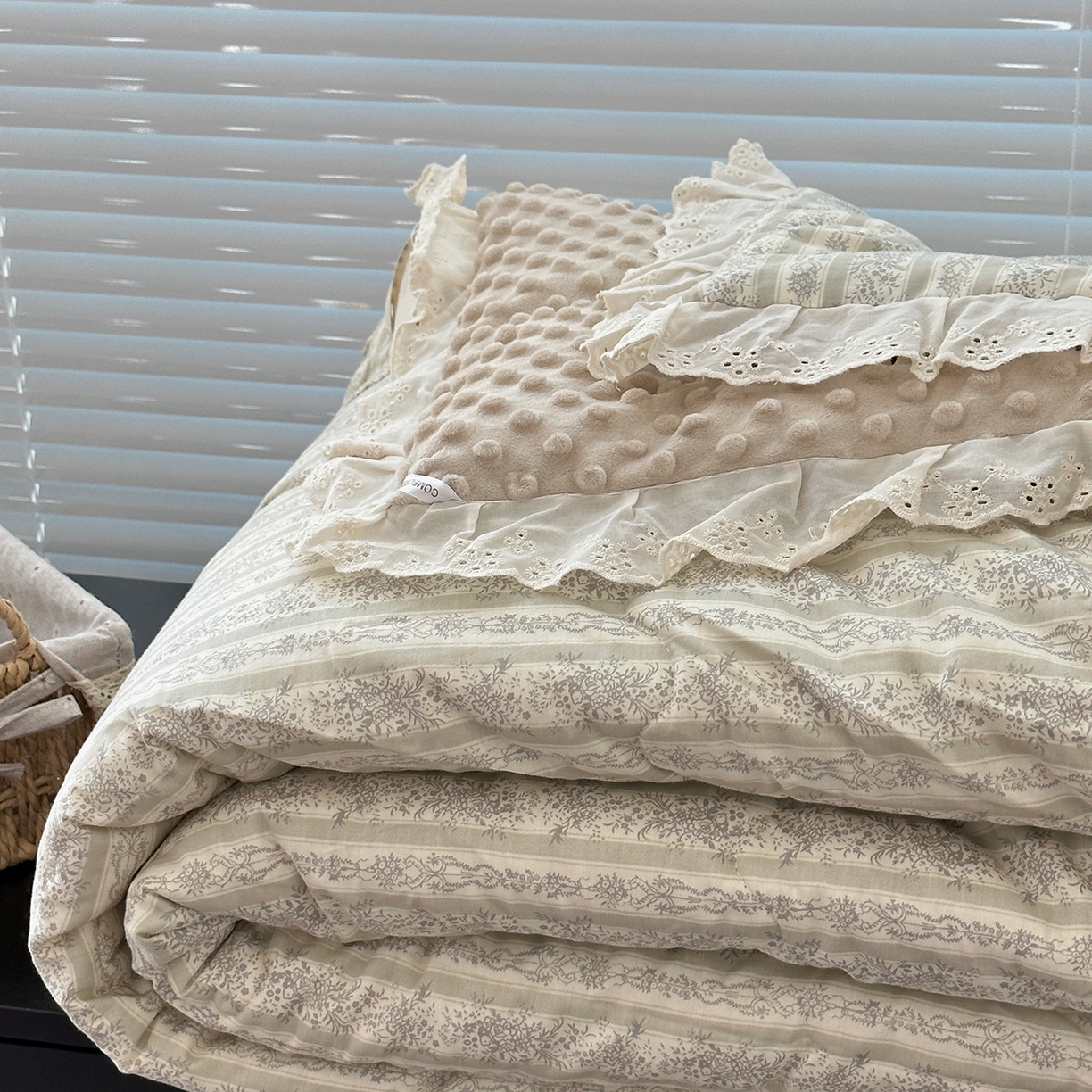 91家纺网 家纺一手货源 找家纺 佰织鑫家居 2025秋冬加厚纯棉全棉法式豆豆被被子被芯 伊甸园