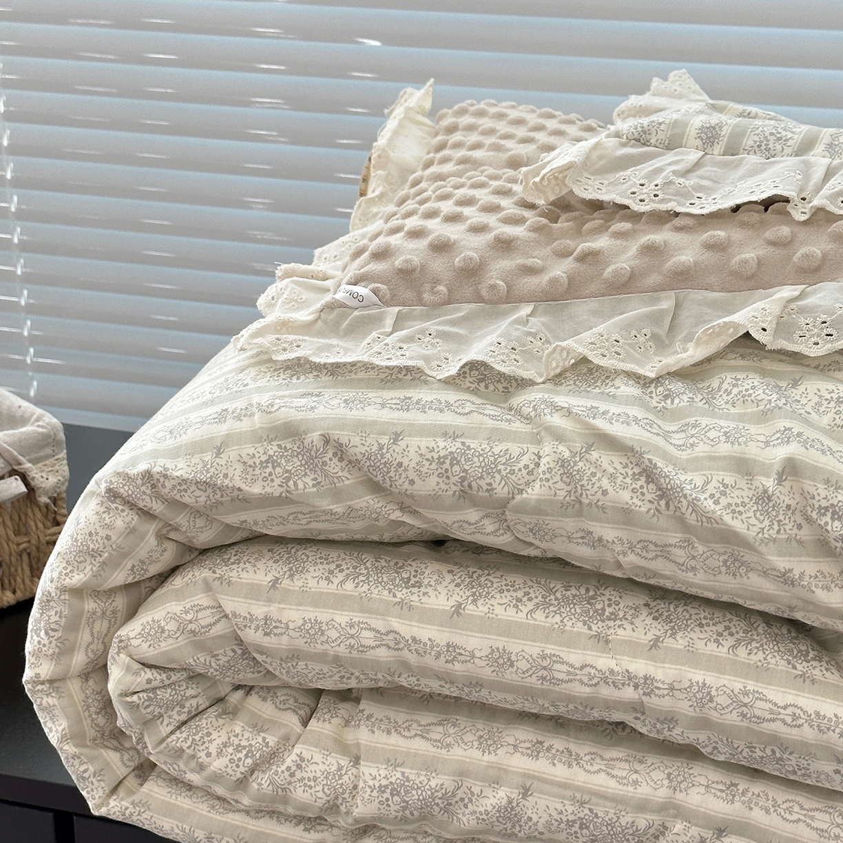 91家纺网 家纺一手货源 找家纺 佰织鑫家居 2025秋冬加厚纯棉全棉法式豆豆被被子被芯 伊甸园