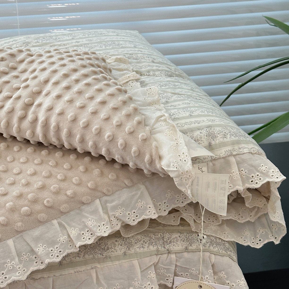 91家纺网 家纺一手货源 找家纺 佰织鑫家居 2025秋冬加厚纯棉全棉法式豆豆被被子被芯 伊甸园