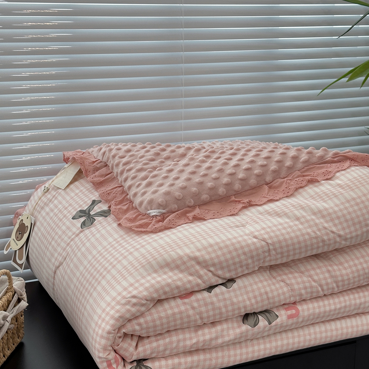 91家纺网 家纺一手货源 找家纺 佰织鑫家居 2025秋冬加厚纯棉全棉法式豆豆被被子被芯 Miu蝴蝶