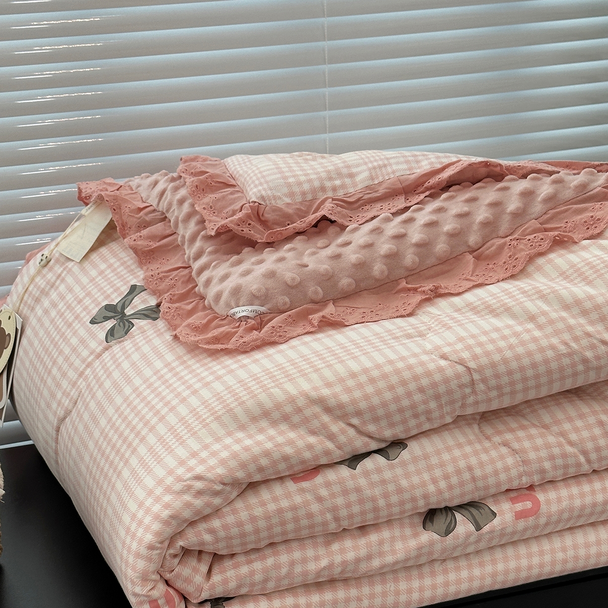 91家纺网 家纺一手货源 找家纺 佰织鑫家居 2025秋冬加厚纯棉全棉法式豆豆被被子被芯 Miu蝴蝶