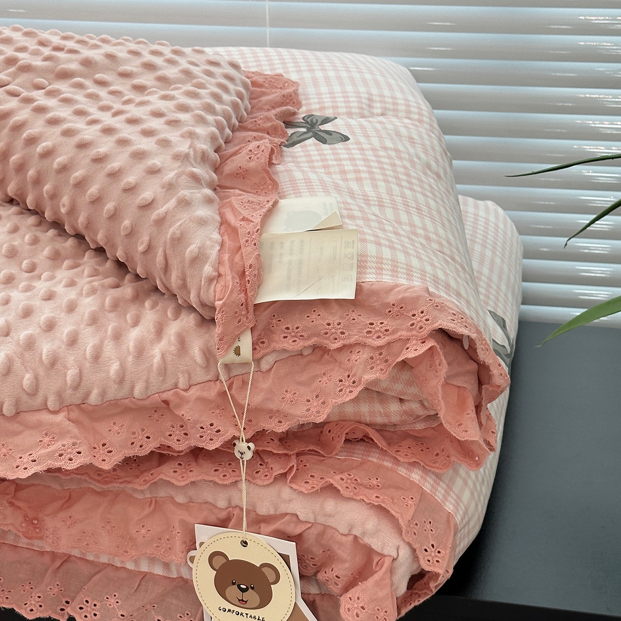 91家纺网 家纺一手货源 找家纺 佰织鑫家居 2025秋冬加厚纯棉全棉法式豆豆被被子被芯 Miu蝴蝶