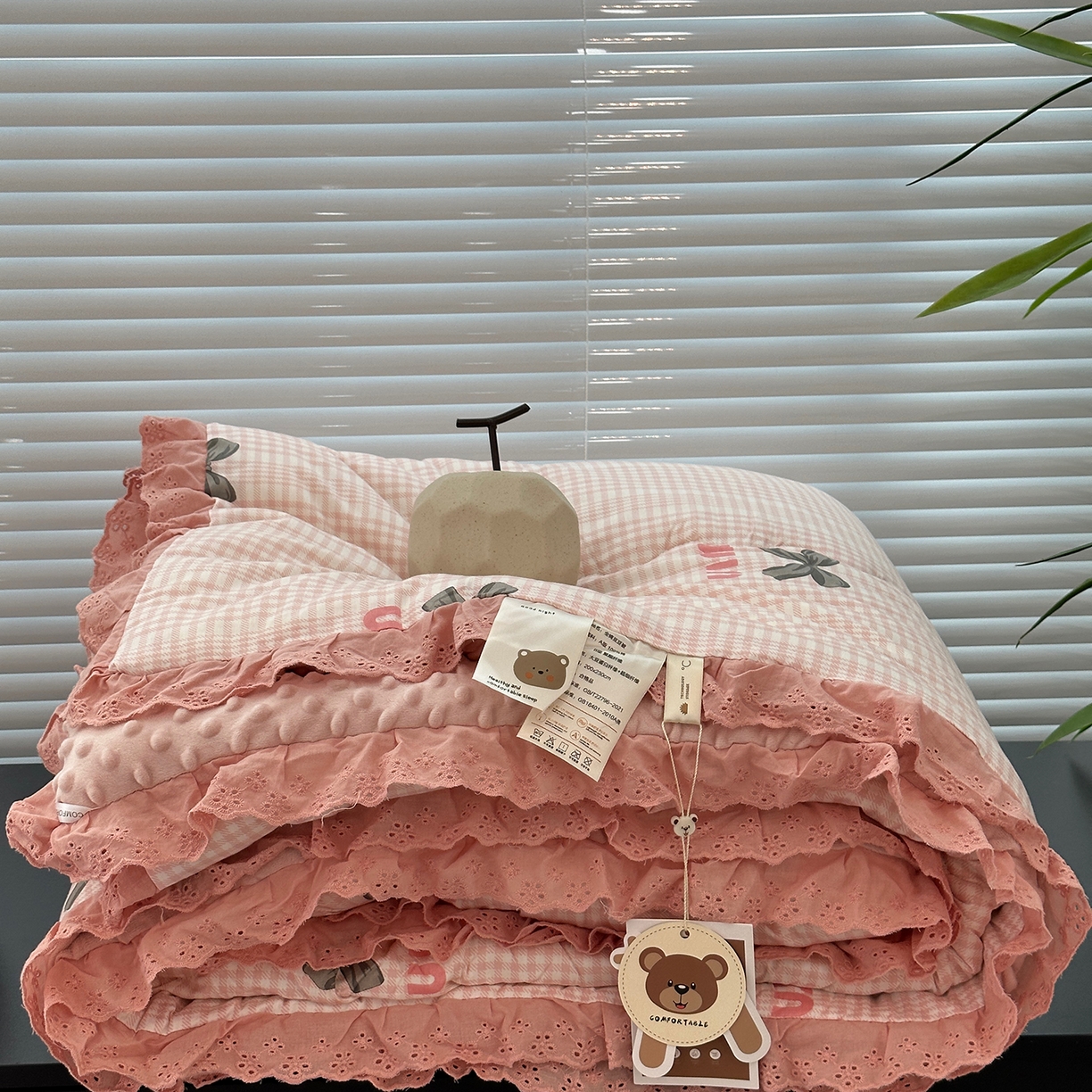 91家纺网 家纺一手货源 找家纺 佰织鑫家居 2025秋冬加厚纯棉全棉法式豆豆被被子被芯 Miu蝴蝶