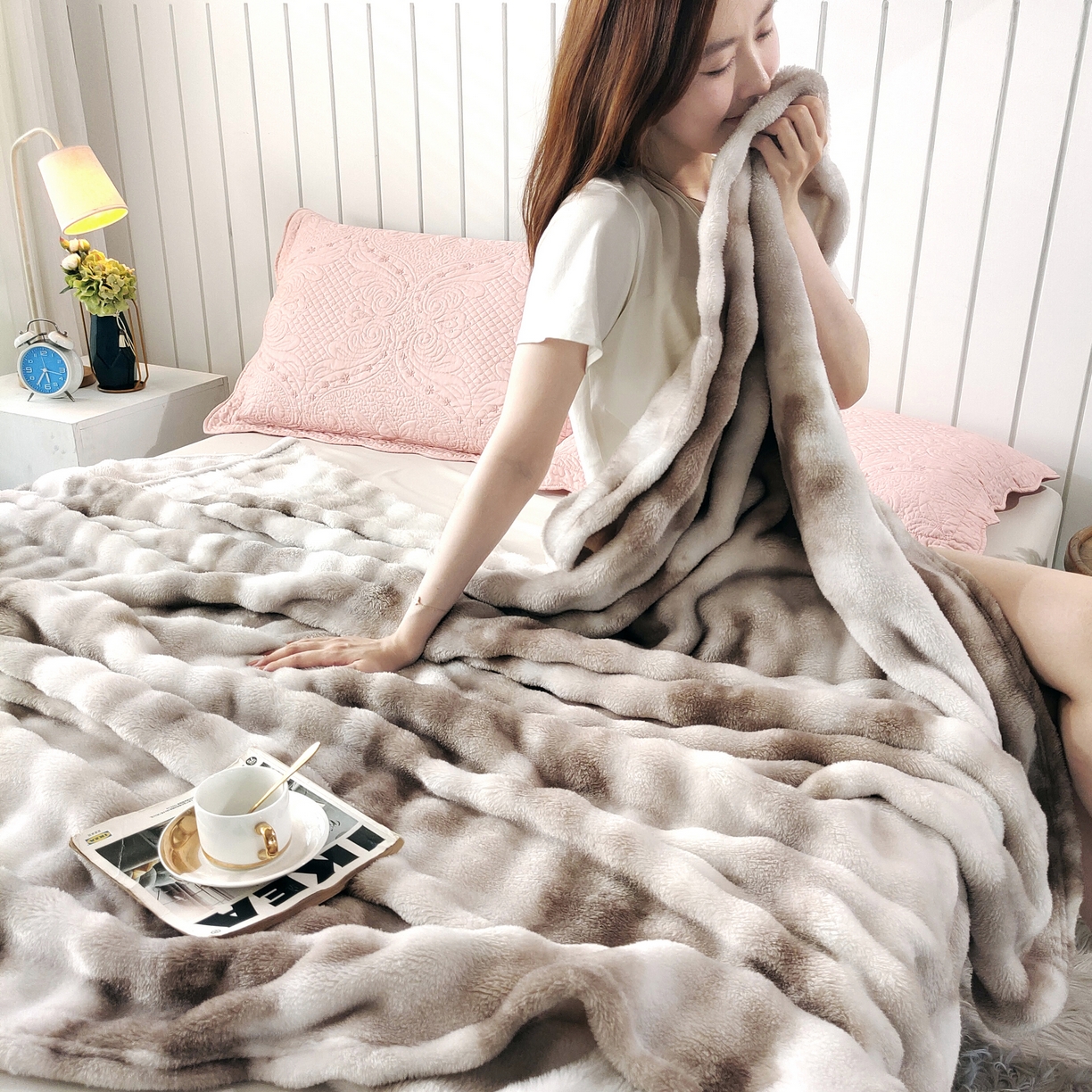 91家纺网 家纺一手货源 找家纺 安琪家纺 2025新款300G炫彩水墨画仿兔毛绒大泡泡绒印花法兰绒毛毯大理石纹休闲毯沙发盖毯跨境外贸出口专供 水墨画-雾灰