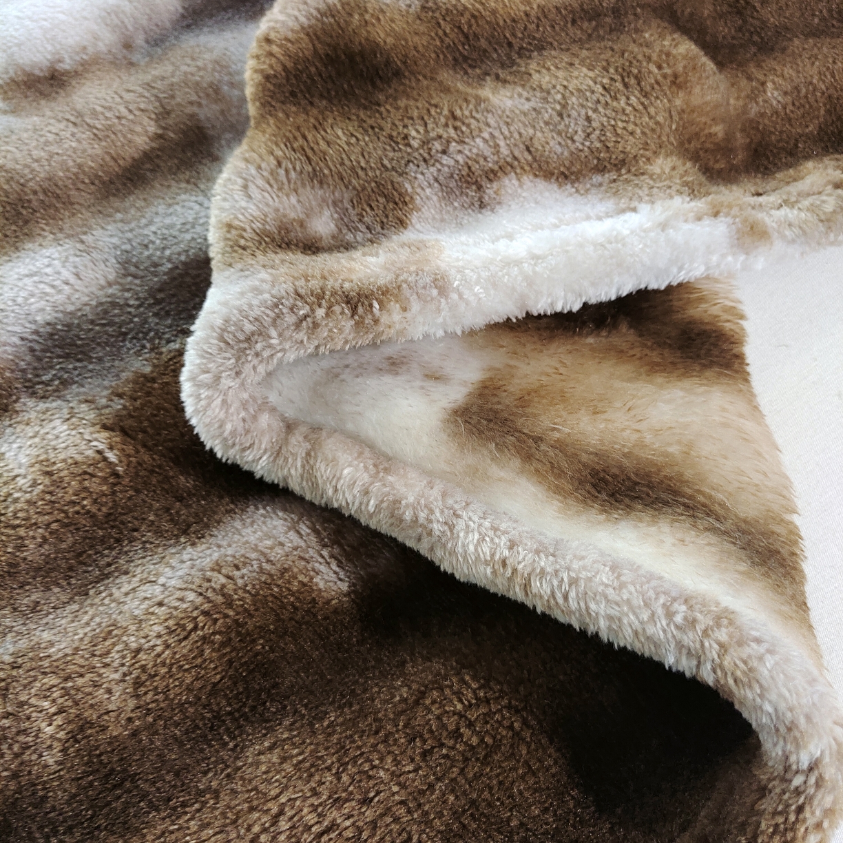 91家纺网 家纺一手货源 找家纺 安琪家纺 2025新款300G炫彩水墨画仿兔毛绒大泡泡绒印花法兰绒毛毯大理石纹休闲毯沙发盖毯跨境外贸出口专供 水墨画-深咖