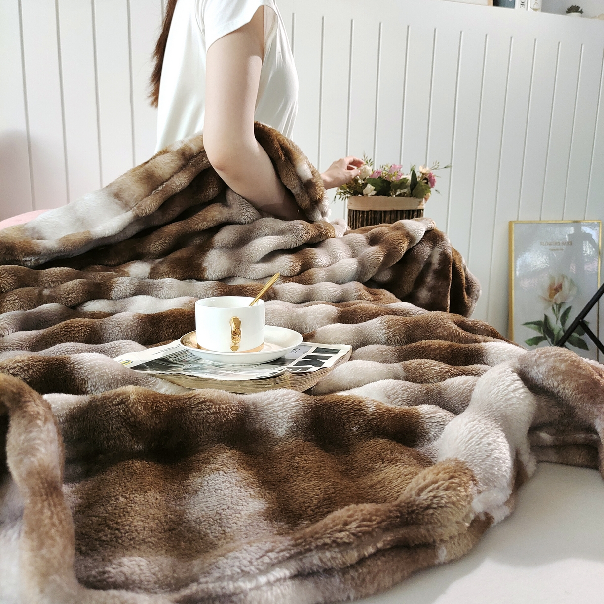 91家纺网 家纺一手货源 找家纺 安琪家纺 2025新款300G炫彩水墨画仿兔毛绒大泡泡绒印花法兰绒毛毯大理石纹休闲毯沙发盖毯跨境外贸出口专供 水墨画-深咖