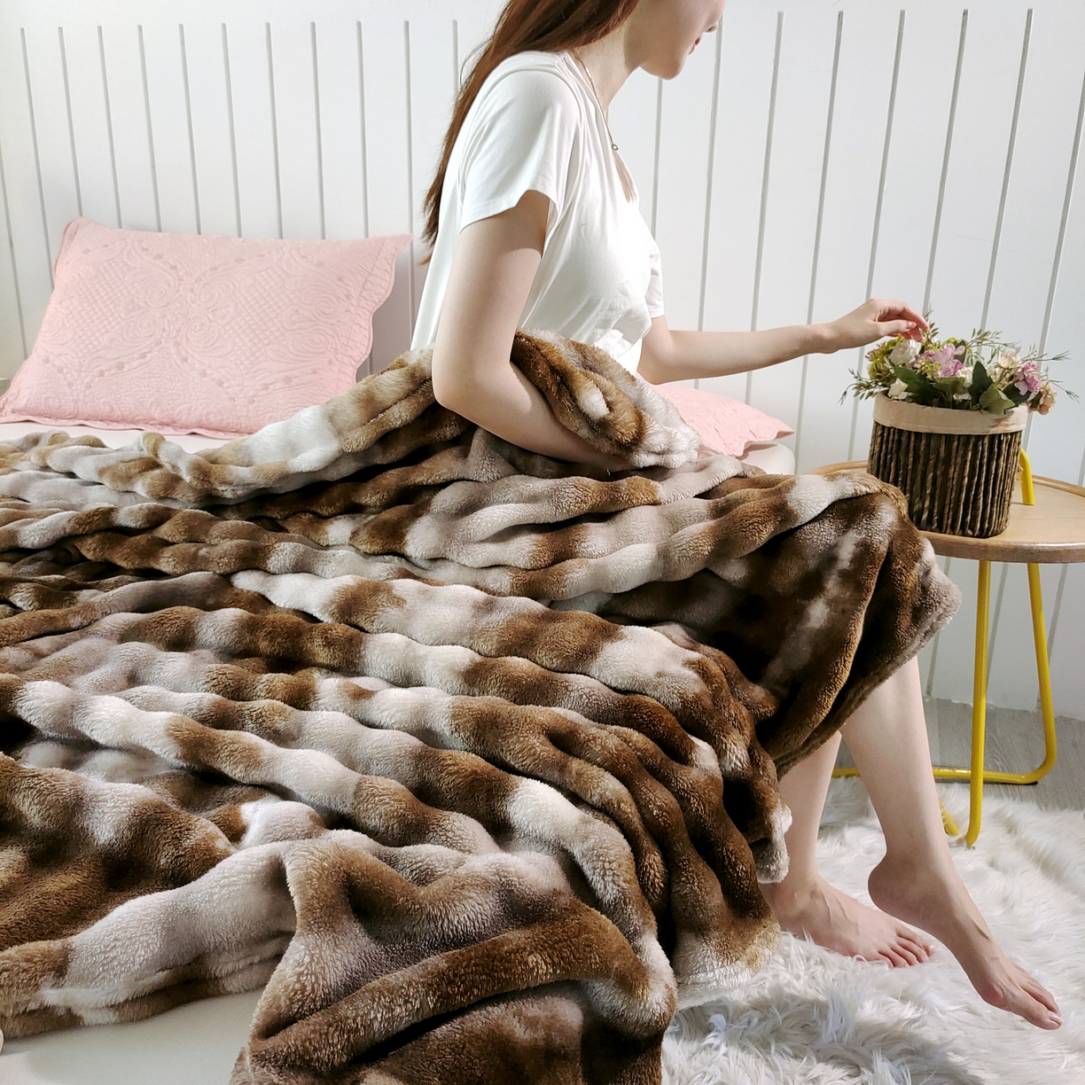 91家纺网 家纺一手货源 找家纺 安琪家纺 2025新款300G炫彩水墨画仿兔毛绒大泡泡绒印花法兰绒毛毯大理石纹休闲毯沙发盖毯跨境外贸出口专供 水墨画-深咖