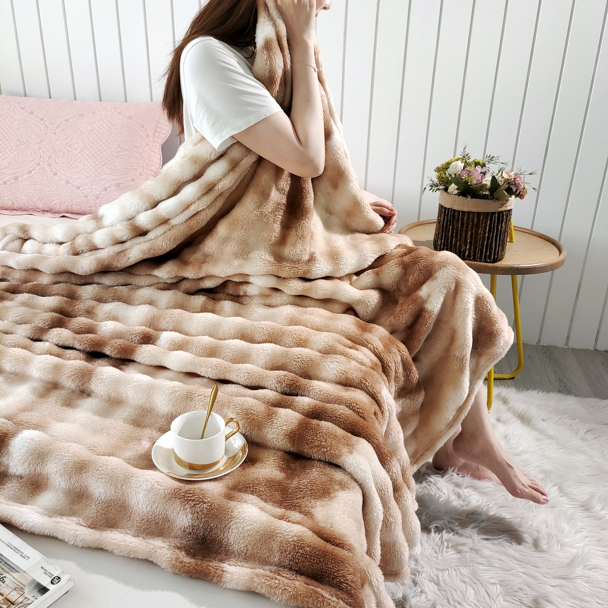 91家纺网 家纺一手货源 找家纺 安琪家纺 2025新款300G炫彩水墨画仿兔毛绒大泡泡绒印花法兰绒毛毯大理石纹休闲毯沙发盖毯跨境外贸出口专供 水墨画-驼