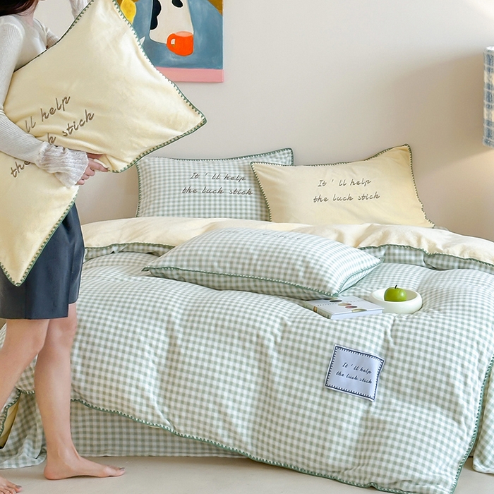 91家纺网 家纺一手货源 找家纺 （总）桃子家居 2025新款A类ins三角针撞色格子条纹织标高级刺绣小清新加厚牛奶绒系列四件套