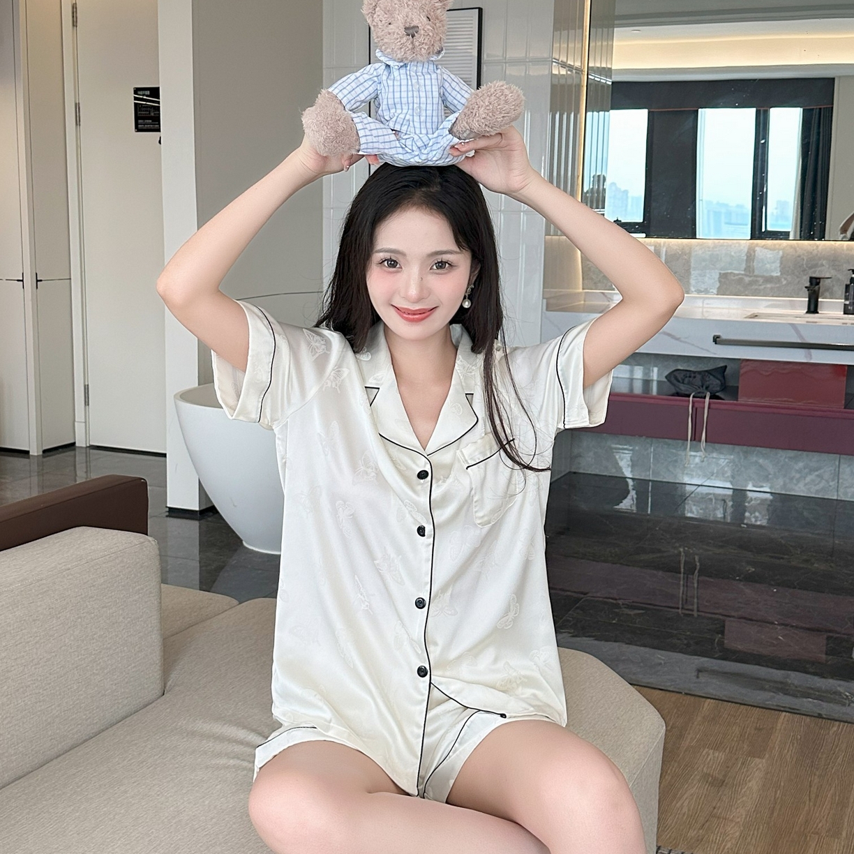 91家纺网 家纺一手货源 找家纺 妍景家居生活馆 2025新款冰雪丝简约小翻领短袖短裤 白色