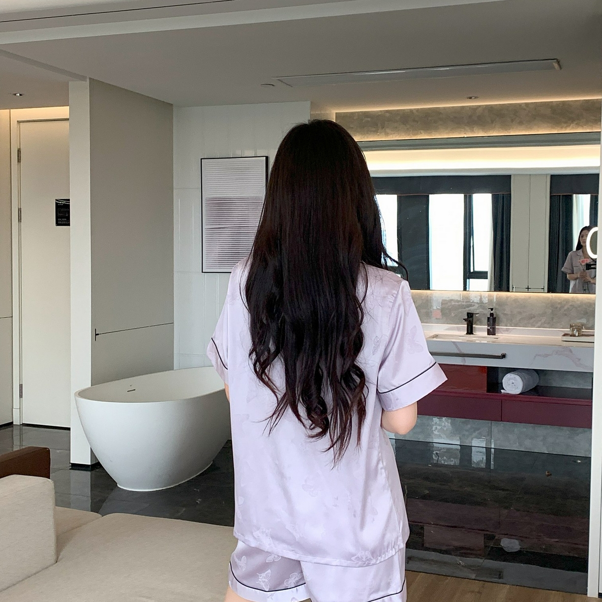 91家纺网 家纺一手货源 找家纺 妍景家居生活馆 2025新款冰雪丝简约小翻领短袖短裤 紫色