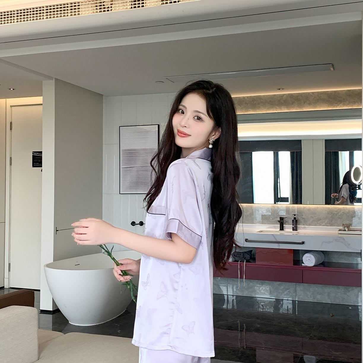 91家纺网 家纺一手货源 找家纺 妍景家居生活馆 2025新款冰雪丝简约小翻领短袖短裤 紫色