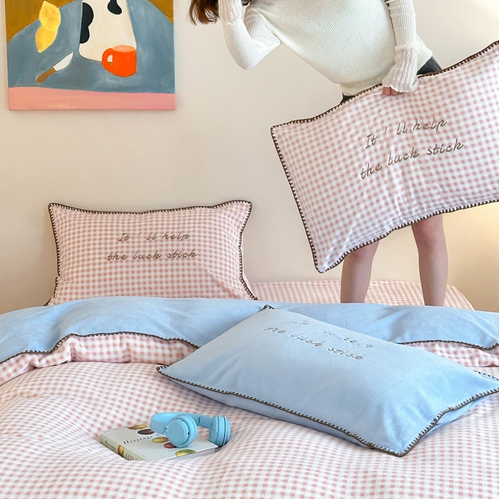 91家纺网 家纺一手货源 找家纺 桃子家居 2025新款A类ins三角针撞色格子条纹织标高级刺绣小清新加厚牛奶绒系列四件套 绒三角针-茉莉海盐