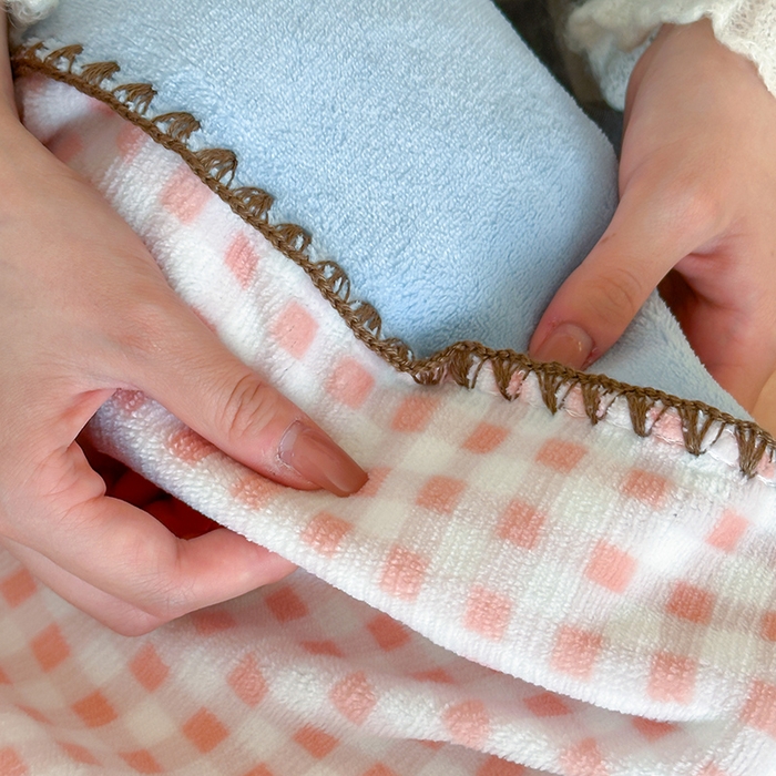 91家纺网 家纺一手货源 找家纺 桃子家居 2025新款A类ins三角针撞色格子条纹织标高级刺绣小清新加厚牛奶绒系列四件套 绒三角针-茉莉海盐