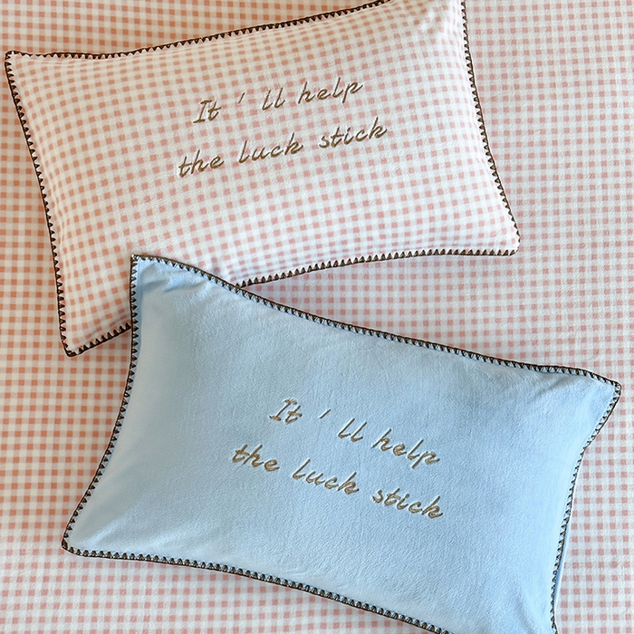 91家纺网 家纺一手货源 找家纺 桃子家居 2025新款A类ins三角针撞色格子条纹织标高级刺绣小清新加厚牛奶绒系列四件套 绒三角针-茉莉海盐