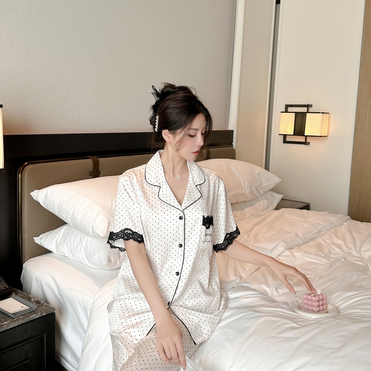 91家纺网 家纺一手货源 找家纺 （总）妍景家居生活馆 2025新款冰雪丝蕾丝波点三件套