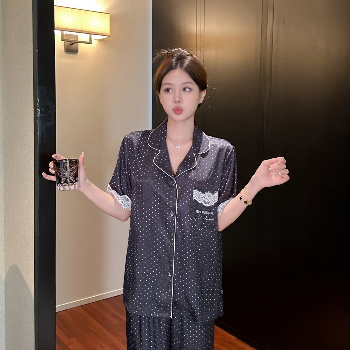 91家纺网 家纺一手货源 找家纺 妍景家居生活馆 2025新款冰雪丝蕾丝波点三件套 黑色