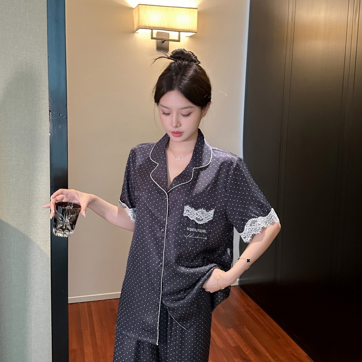 91家纺网 家纺一手货源 找家纺 妍景家居生活馆 2025新款冰雪丝蕾丝波点三件套 黑色