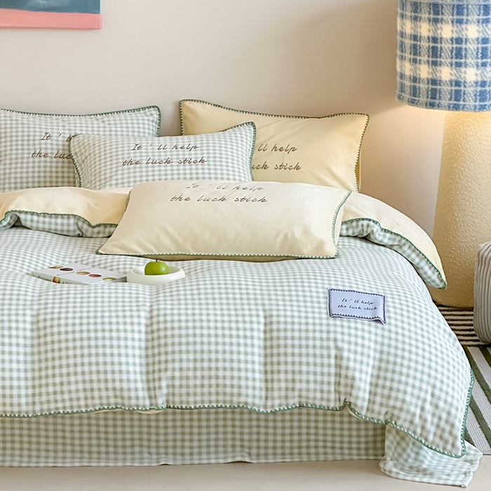 91家纺网 家纺一手货源 找家纺 桃子家居 2025新款A类ins三角针撞色格子条纹织标高级刺绣小清新加厚牛奶绒系列四件套 绒三角针-茉香柠檬