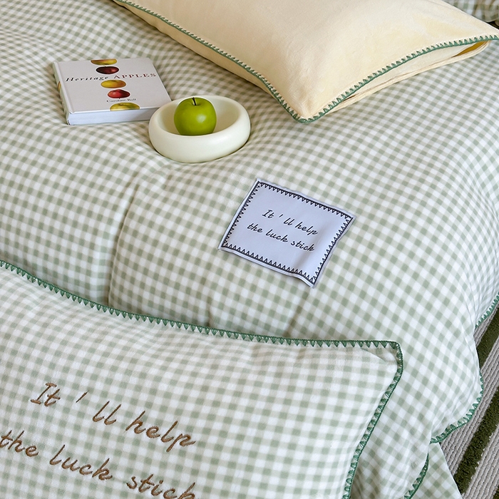 91家纺网 家纺一手货源 找家纺 桃子家居 2025新款A类ins三角针撞色格子条纹织标高级刺绣小清新加厚牛奶绒系列四件套 绒三角针-茉香柠檬