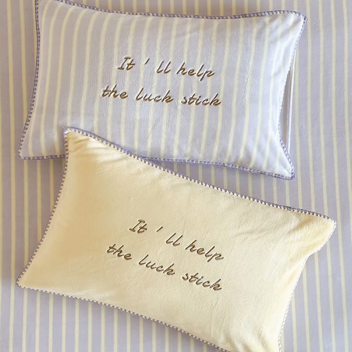 91家纺网 家纺一手货源 找家纺 桃子家居 2025新款A类ins三角针撞色格子条纹织标高级刺绣小清新加厚牛奶绒系列四件套 绒三角针-葡萄奶昔