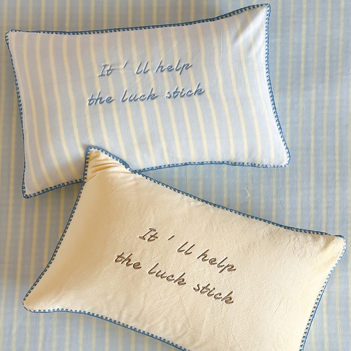 91家纺网 家纺一手货源 找家纺 桃子家居 2025新款A类ins三角针撞色格子条纹织标高级刺绣小清新加厚牛奶绒系列四件套 绒三角针-清新蓝奶黄