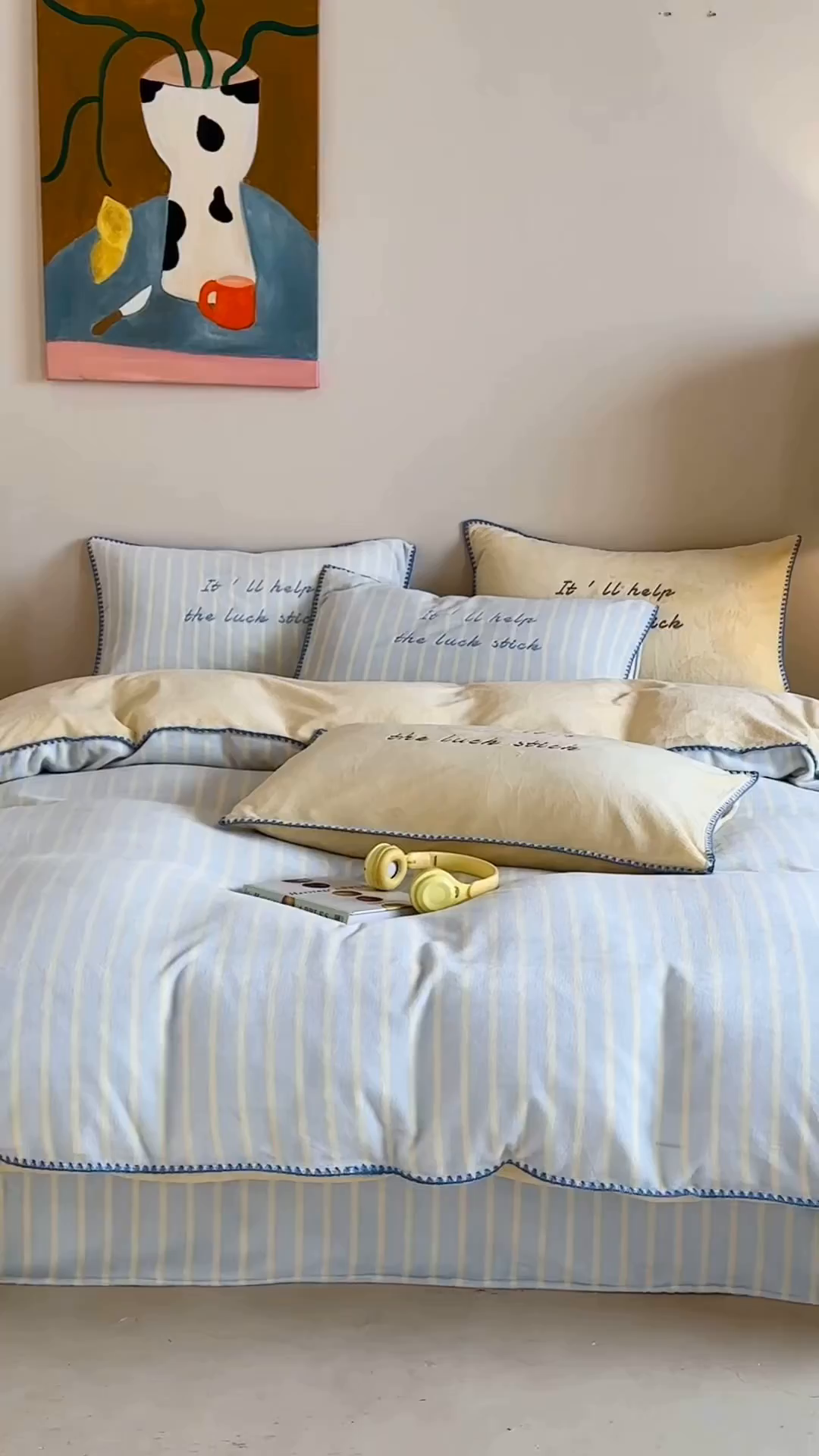 91家纺网 家纺一手货源 找家纺 桃子家居 2025新款A类ins三角针撞色格子条纹织标高级刺绣小清新加厚牛奶绒系列四件套 绒三角针-清新蓝奶黄