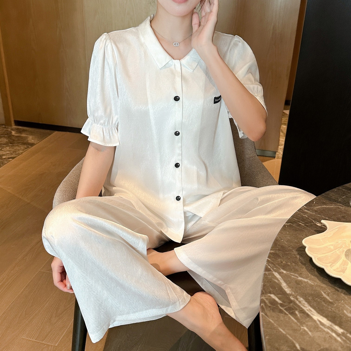 91家纺网 家纺一手货源 找家纺 （总）妍景家居生活馆 2025新款冰雪丝字母翻领短袖长裤