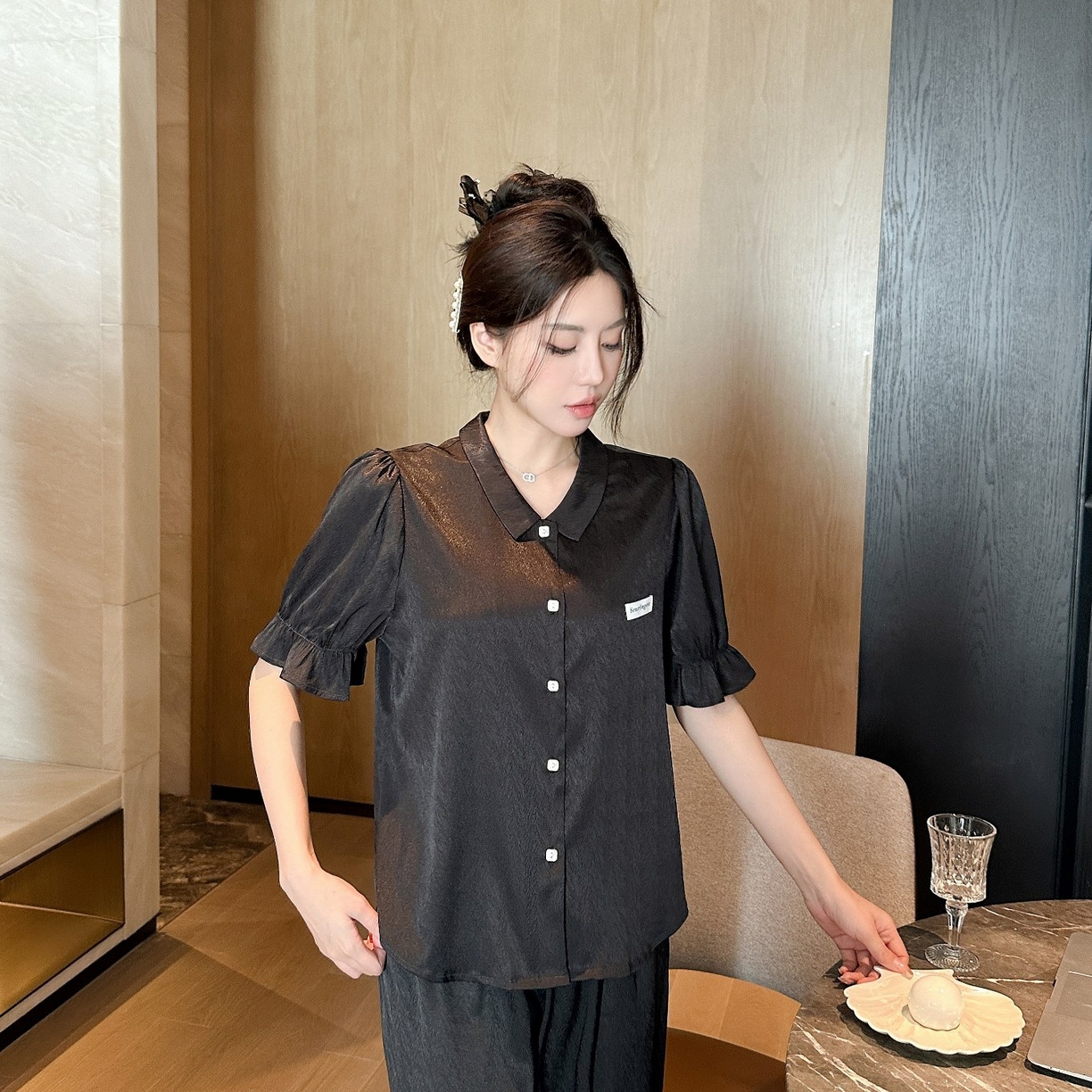 91家纺网 家纺一手货源 找家纺 （总）妍景家居生活馆 2025新款冰雪丝字母翻领短袖长裤