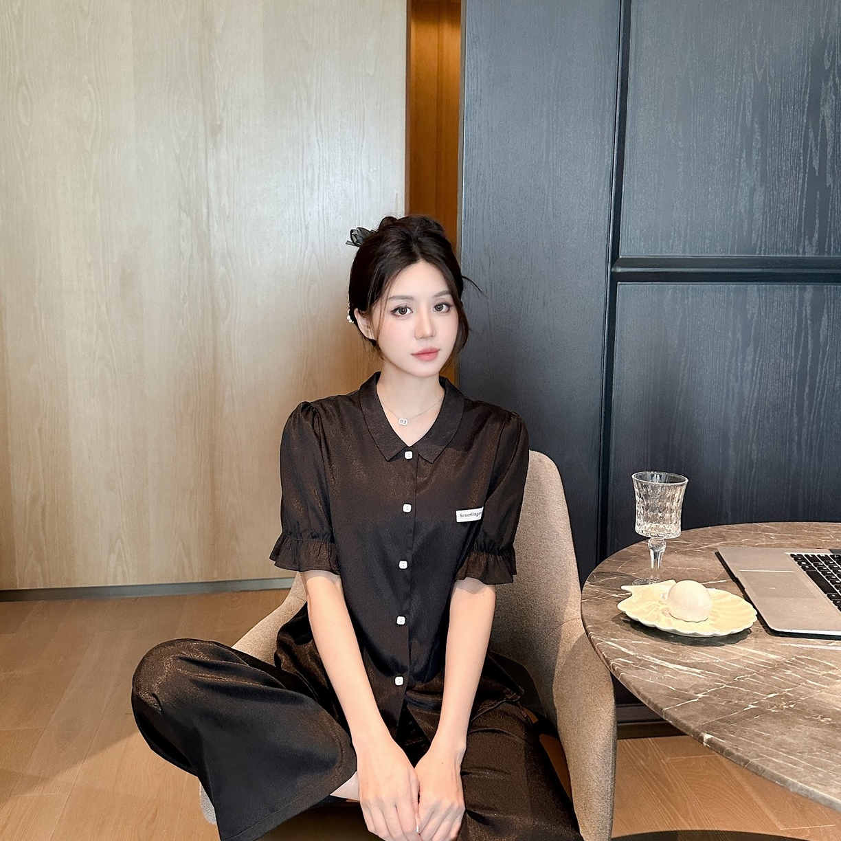 91家纺网 家纺一手货源 找家纺 妍景家居生活馆 2025新款冰雪丝字母翻领短袖长裤 黑色