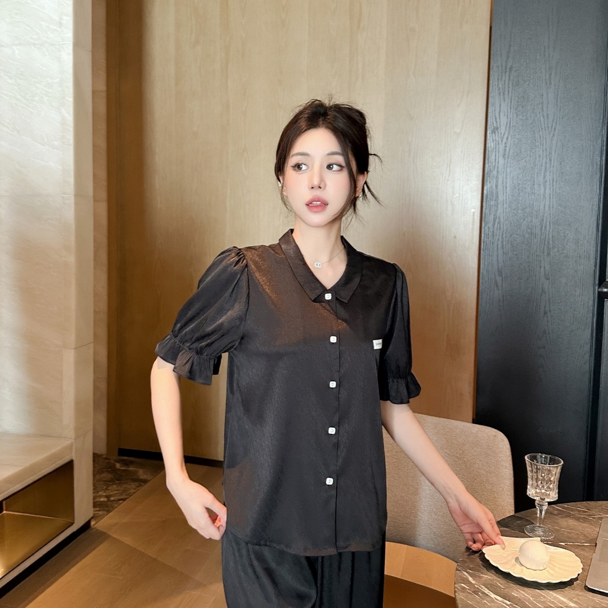 91家纺网 家纺一手货源 找家纺 妍景家居生活馆 2025新款冰雪丝字母翻领短袖长裤 黑色