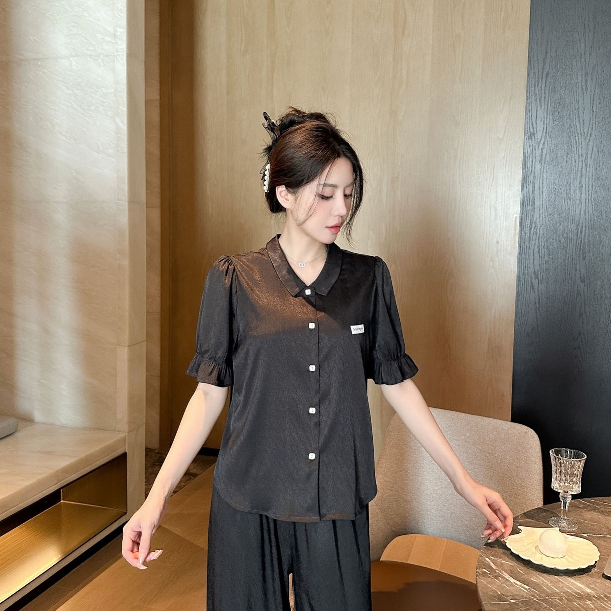 91家纺网 家纺一手货源 找家纺 妍景家居生活馆 2025新款冰雪丝字母翻领短袖长裤 黑色