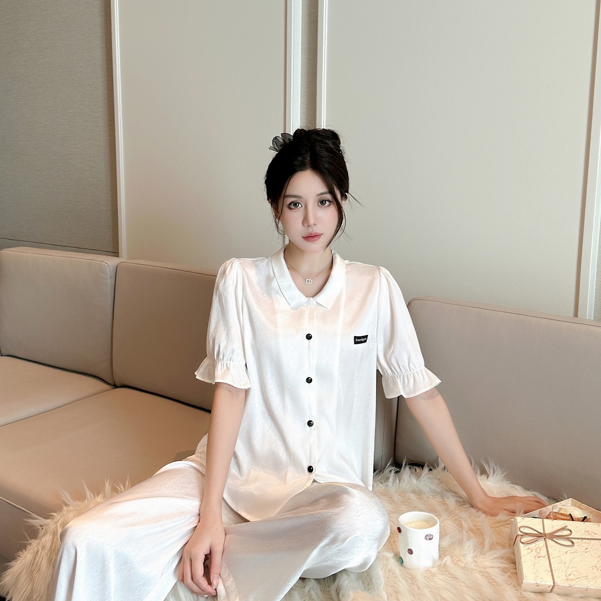 91家纺网 家纺一手货源 找家纺 （总）妍景家居生活馆 2025新款冰雪丝字母翻领短袖长裤