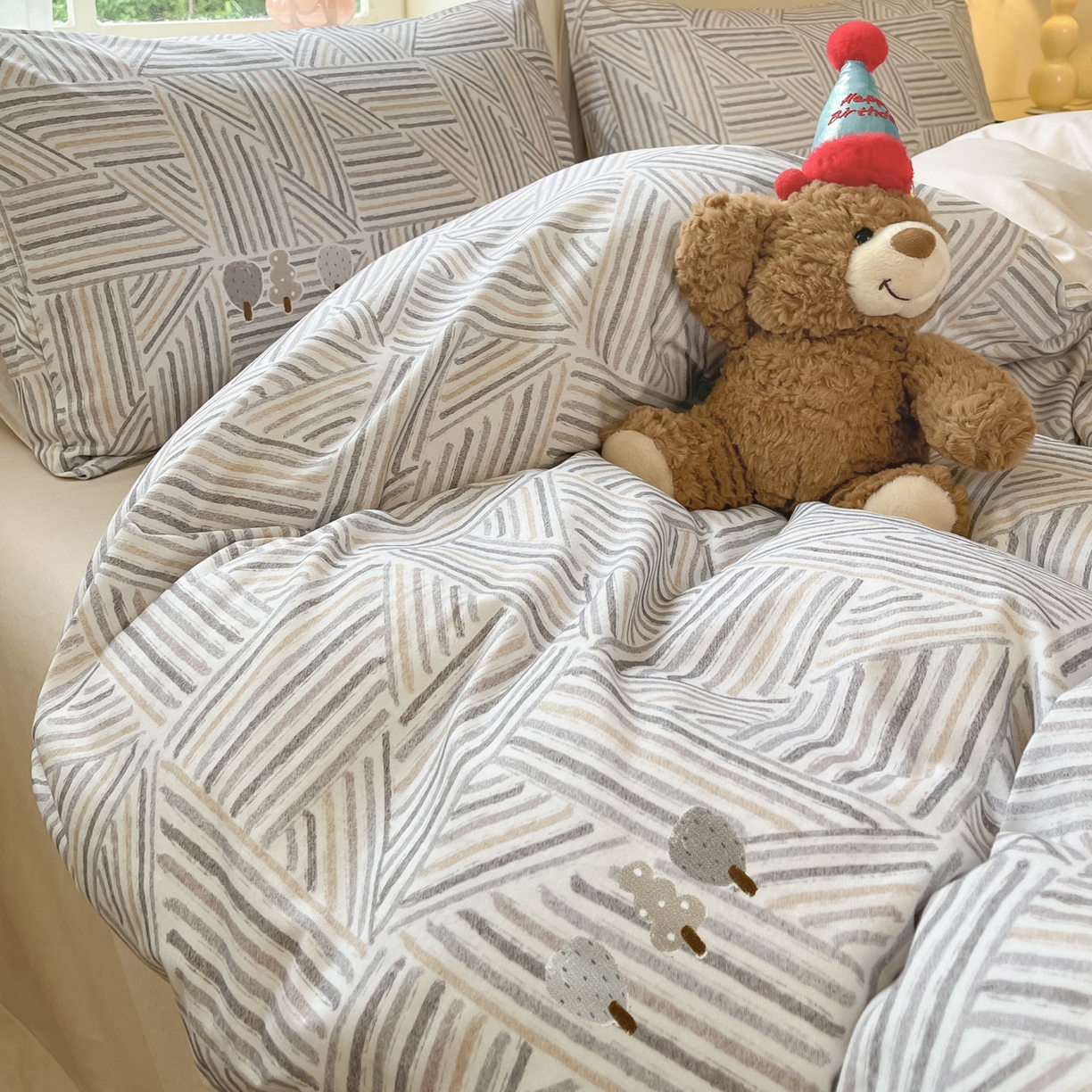 91家纺网 家纺一手货源 找家纺 西引力 2025新款纯棉磨毛数码印花单品四件套 平行线