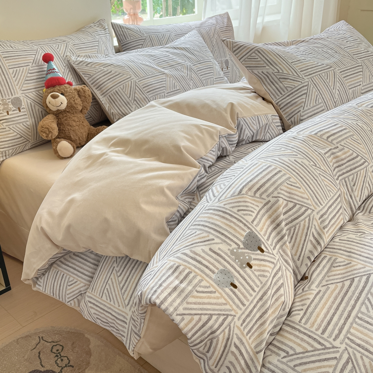 91家纺网 家纺一手货源 找家纺 西引力 2025新款纯棉磨毛数码印花单品四件套 平行线