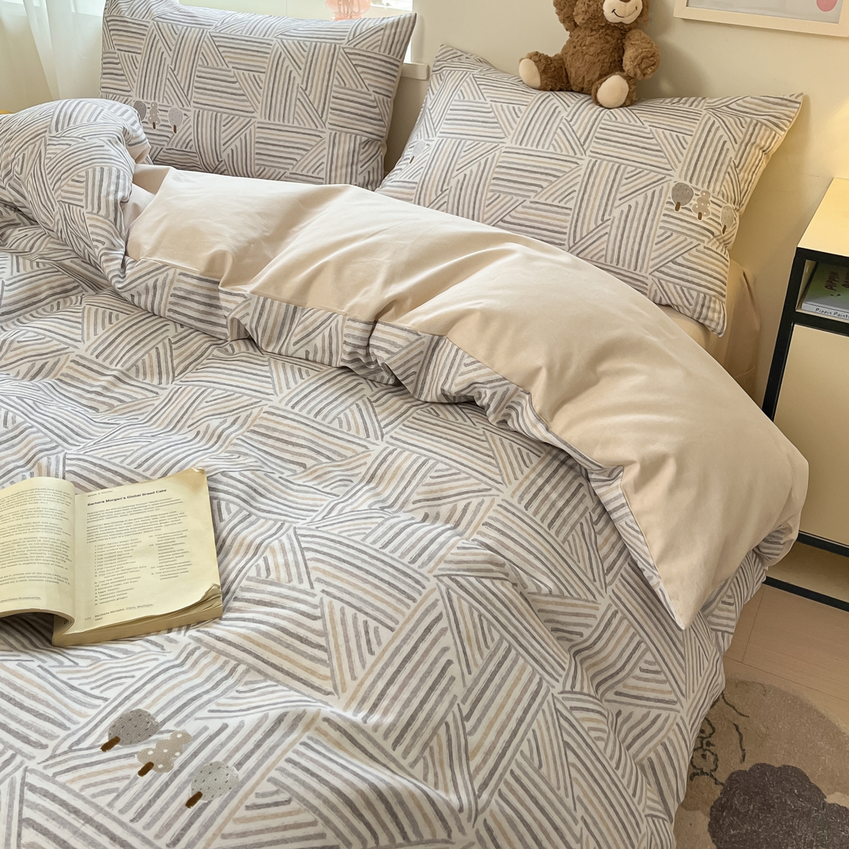 91家纺网 家纺一手货源 找家纺 西引力 2025新款纯棉磨毛数码印花单品四件套 平行线