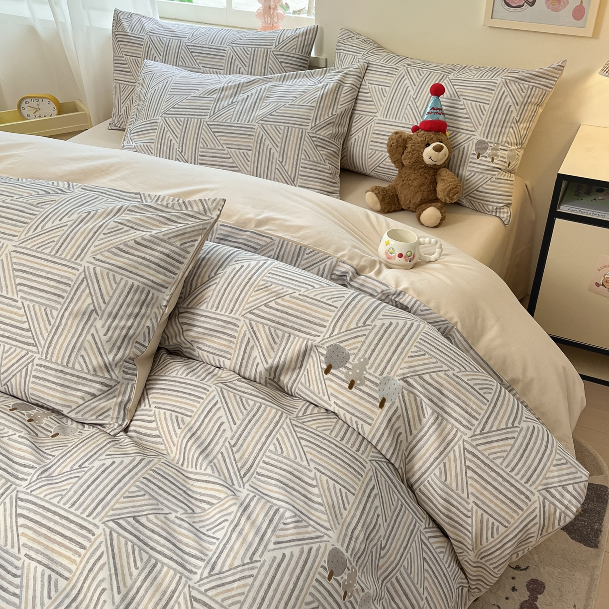 91家纺网 家纺一手货源 找家纺 西引力 2025新款纯棉磨毛数码印花单品四件套 平行线