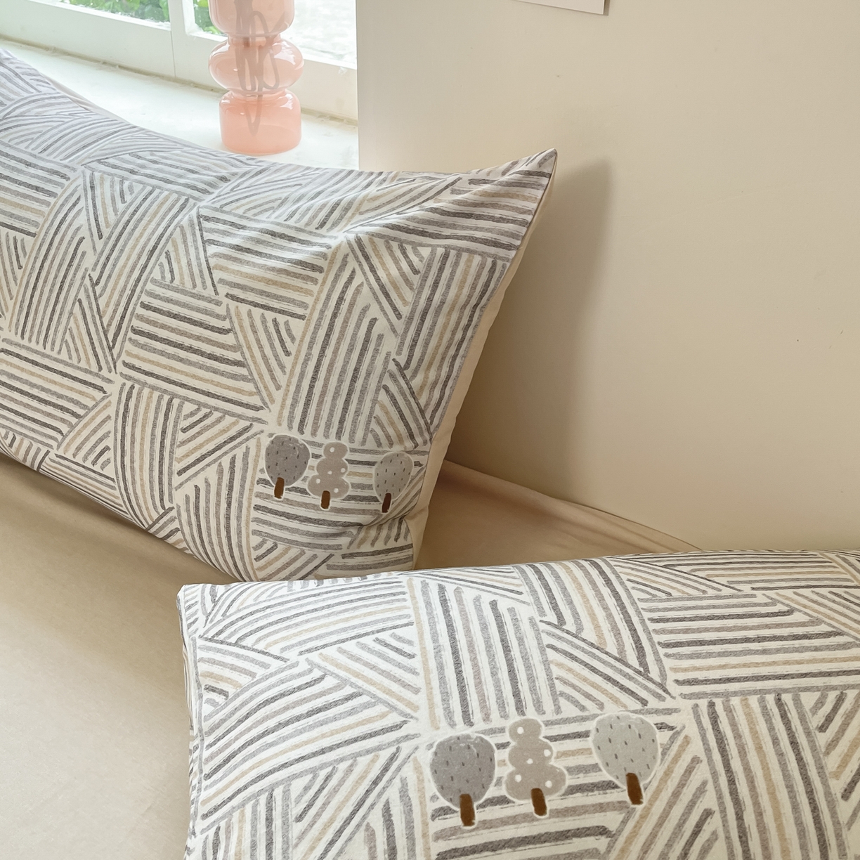 91家纺网 家纺一手货源 找家纺 西引力 2025新款纯棉磨毛数码印花单品四件套 平行线