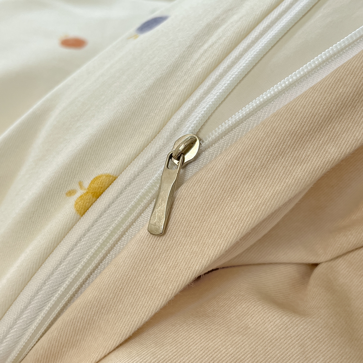 91家纺网 家纺一手货源 找家纺 西引力 2025新款纯棉磨毛数码印花单品四件套 小苹果